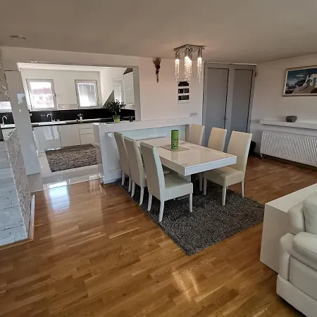 Atina Lux * Leskovac (Jablanica)