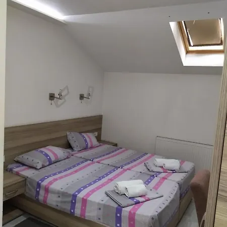 Hostel Atina Lux