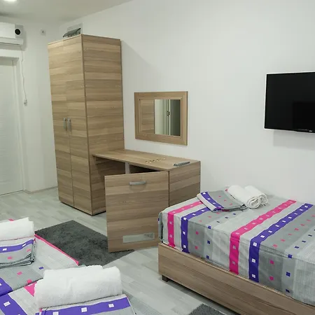 Hostel Atina Lux