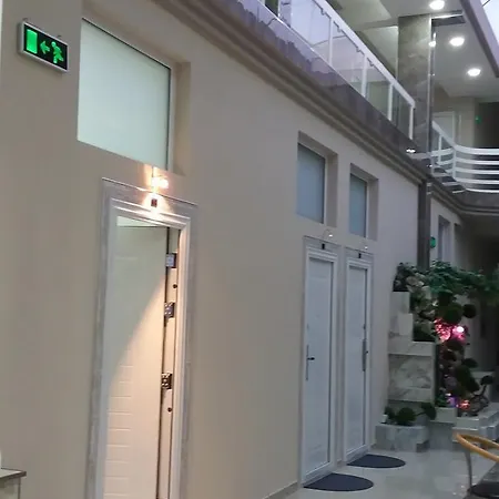 Hostel Atina Lux *