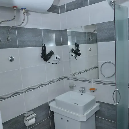 Hostel Atina Lux